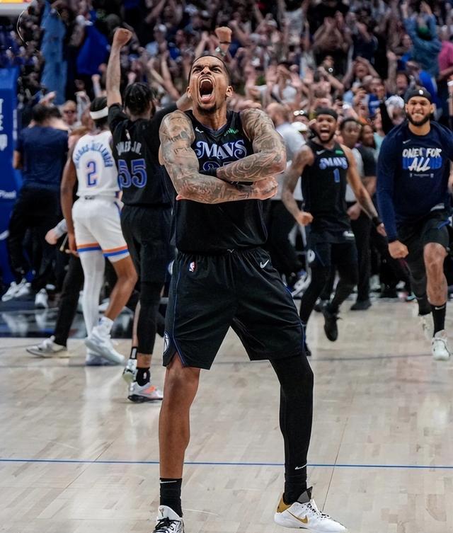 米切尔险胜西蒙斯，独行侠关键表现点燃全场！