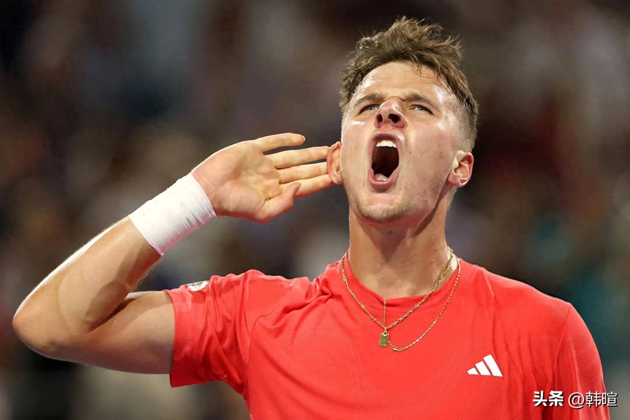  刷新纪录引爆全场！，德约科维奇意外战胜阿森纳比赛高潮迭起