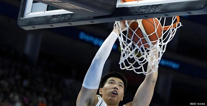 欧冠季后赛爆出冷门！洛杉矶快船险胜广东男篮，争冠形势突变(男篮季后赛广东对新疆)